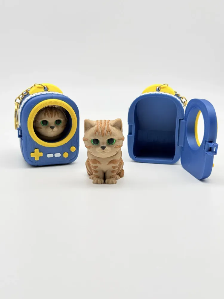 Mavi çantalı tekir kedi tasarımı
